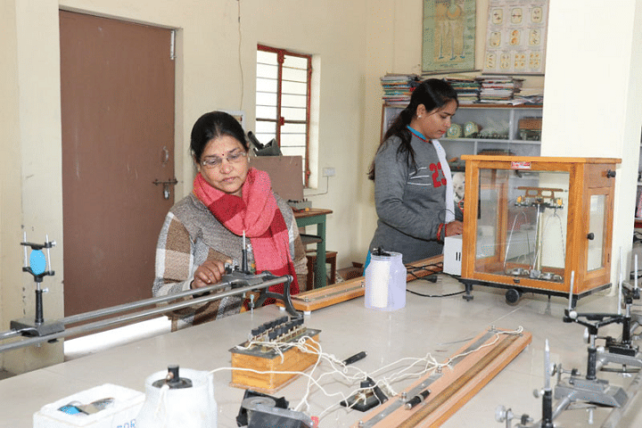 Guru Teg Bahadur Paramedical Institute Shahjahanpur Photos photo 2